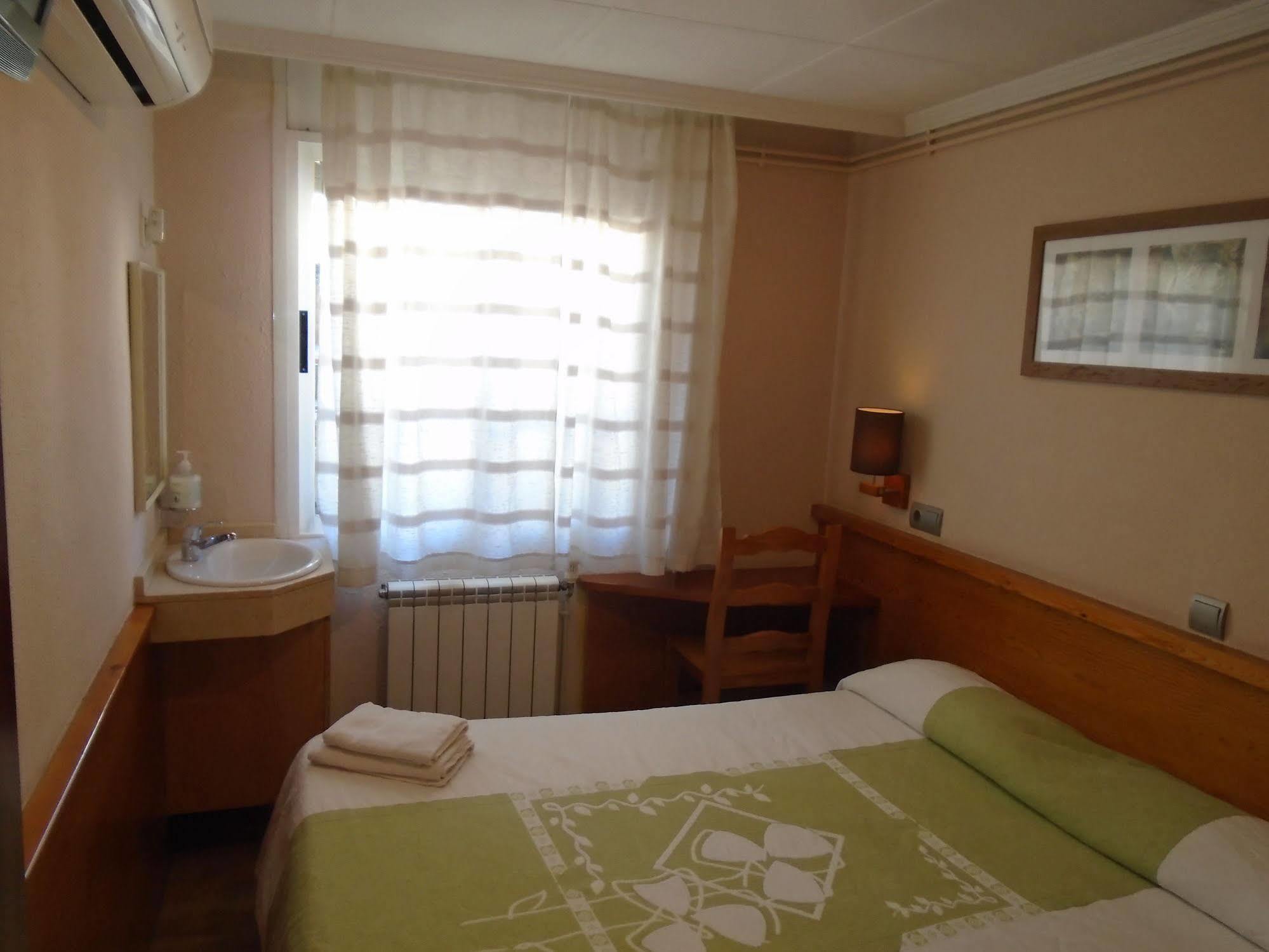 Hostal Fonda Galicia Кардедеу Экстерьер фото